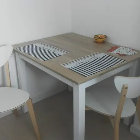 아파트 New Cozy Near The Center, Mokotow *